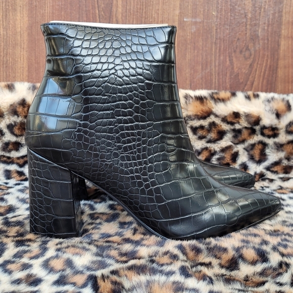 New Felicia Block Heel Croco Booties Boots Sz 9 - Picture 3 of 13